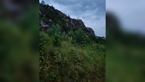 Девушка насмерть разбилась во время фотосессии, упав с горы на Южном Урале