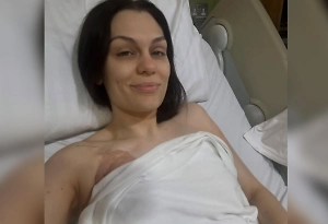 «Мне грустно, чувства взяли вверх»: Британской певице Джесси Джей удалили грудь