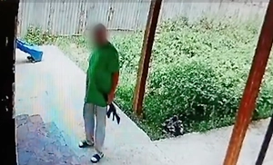 Кричала и молила о помощи: Пьяный житель Подмосковья чуть не застрелил жену из ружья