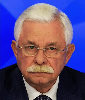 Я его хорошо знал. Я ему говорил: «Роман, ты плохо закончишь, ты не хочешь делать выводы из того, что я тебе говорил. Посмотри, кем ты себя облюбил, кто у тебя заместители. Посмотри на них внимательно, особенно на Смирнова». И я не ошибся по поводу Смирнова. 