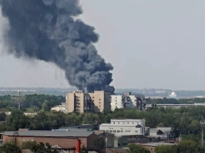 Небо Ростова-на-Дону заволокло чёрным дымом из-за пожара рядом с крупнейшим ТЦ