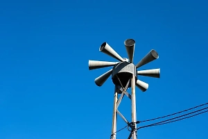 Во Львове на фоне воздушной тревоги прогремела серия мощных взрывов