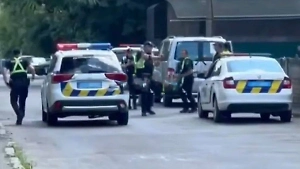 В Хмельницком мужчина ранил военкома и полицейского ножом, убегая от мобилизации