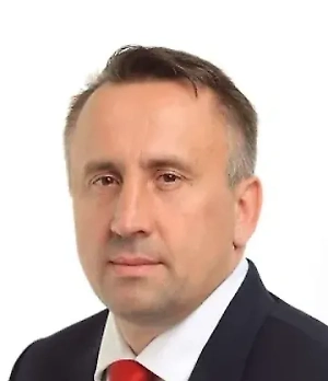 Сегодня, когда Россия вновь стоит на защите традиционных ценностей, нам особенно важно обращаться к духовным истокам. Тихвинская икона — это не просто предмет религиозного почитания, а символ непрерывности нашей истории, связующая нить между поколениями.