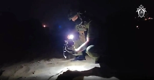 Огромные воронки и тела жертв: Появилось видео с пляжа в Курске сразу после налёта дронов ВСУ