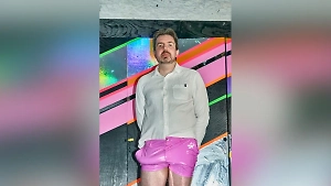 Обладатель самого большого пениса в мире сломал руку из-за размера органа