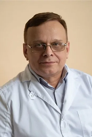 Злокачественные опухоли могут возникать в различных отделах полости рта, чаще в области языка, дна полости рта, слизистой оболочки щеки, десны, нёба. В начальном периоде заболевания наблюдаются безболезненные узелки, уплотнения, поверхностные язвы или трещины, которые не поддаются консервативному лечению.