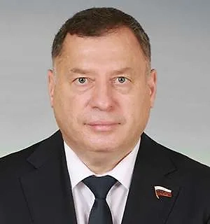 Для нас решение украинской Рады — что холодно, что жарко. У этого немецкого режима нет никакой ни законной, ни представительной, ни исполнительной власти. Новые, не новые, а возвращённые субъекты, субъекты, которые вошли, возвратились в состав Российской Федерации, согласно конституции, являются субъектами РФ. И мы руководствуемся прежде всего Конституцией Российской Федерации. А что они там говорят — нам всё равно.