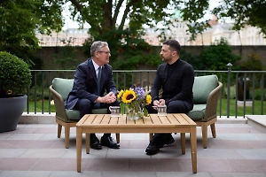 Сидящий в Европе Зеленский приказал ВСУ не дать Путину вылететь на Аляску, заявил политолог