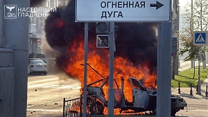 Выследили и взорвали: Камера сняла охоту ВСУ на машину в центре Белгорода