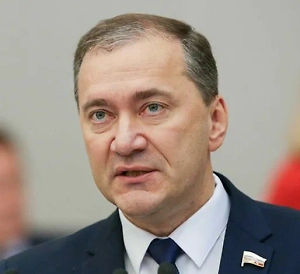 Ввиду отсутствия возможности как-то повлиять на сам факт встречи двух лидеров и отсутствия успехов на фронте, Киев прибегает к своим излюбленным преступным методам и атакует мирное население, нанося удары по гражданским объектам в городах России. Режим Зеленского, находясь в тревожном непонимании того, к каким итогам приведет встреча на Аляске, пытается выместить свою злость таким образом.