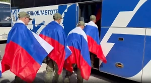 «Тёща пусть блины печёт!» Спасённые из плена ВСУ солдаты растрогали до слёз мам и жён