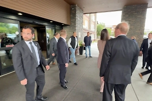 Эксперт объяснил, почему Лавров надел на Аляску свитер с надписью «СССР»