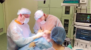 Врачи восстановили нос мальчику, изуродованному голодными хаски