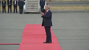 Трамп аплодисментами поприветствовал Путина на Аляске