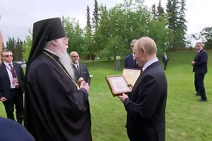 Путин подарил две иконы архиепископу Ситкинскому и Аляскинскому Алексию
