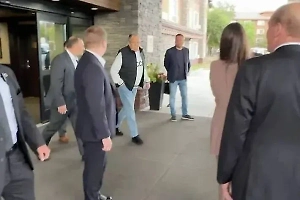 «Мы были в шоке»: Создательница свитера с надписью «СССР» рассказала, как он попал к Лаврову