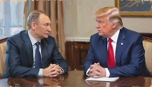 Стало известно, какую книгу передал Путин Трампу на саммите на Аляске