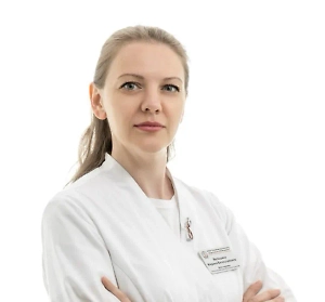 Поэтому придерживаться сбалансированного рациона необходимо в течение всего года. Летом действительно стоит пользоваться его дарами и есть больше овощей, ягод и фруктов, но не стоит надеяться, что это обеспечит вас витаминами на весь год.