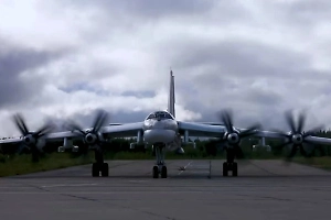 Российские ракетоносцы Ту-95МС пролетели над Баренцевым морем