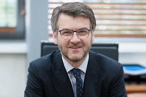 Украинцы хотят вывести из себя наше руководство и подставить Трампа. Они же хотели это сделать ровно сегодня, когда Зеленский будет встречаться с Трампом. И вот к этому моменту всё должно было уже случиться. СМИ должны были всё это в картинках показать. Это не провокация, это попытка теракта.