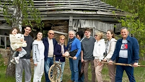 Одна мечта на десять сердец: Большая семья отправилась в прошлое, чтобы отыскать родовое гнездо