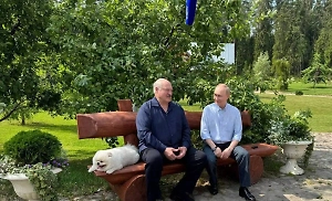 Лукашенко привёз с собой на Валаам к Путину сына Николая и пса Умку