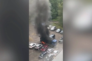 Грузовик задел высоковольтные провода и загорелся в Новой Москве