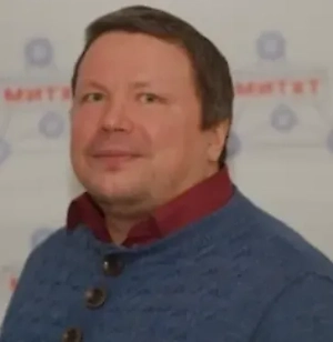 Обычно производители кремов указывают на упаковке срок годности в закрытом виде — это 2–3 года с даты изготовления. Также на тубе или баночке можно найти PAO-символ, означающий период годности средства после вскрытия упаковки. Значок с маркировкой «6M» или «12M» означает, что крем сохраняет оптимальные защитные свойства после первого использования в течение 6 или 12 месяцев соответственно. 