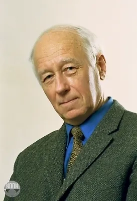 На Аляске в настоящее время добывают нефть, природный газ, уголь, медь, цинк. Однако я бы не сказал, что там чего-то очень много, там есть какие-то особенные ископаемые. То есть там добывать-то особо и нечего, у нас всё имеется на территории страны. Золото почти закончилось, нефть добывать сложно, уголь добывать там тоже сложно.