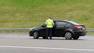 ГАИ не собирается ужесточать штрафы за остановку авто с заглушённым двигателем