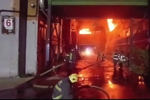 В Ярославле локализован пожар на производственном предприятии