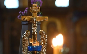 Размахивал крестом и курил у алтаря: В Сети всплыло видео осквернения курского храма ВСУшником