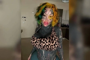 Блогерша чуть не лишилась зрения из-за нездоровой любви к татуировкам