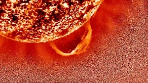 Солнце выбросило новый гигантский протуберанец после двух недель затишья