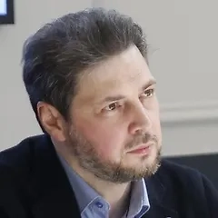 Главное, чтобы они (выплаты) не заканчивались на третьем ребёнке, а с четвёртым-пятым они ещё более увеличивались. Также, я уверен, что предупредительная поддержка должна быть ещё до рождения. Сейчас уже со многими мерами это произошло, то есть уже государство признаёт период беременности как значимый.