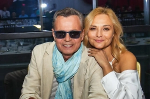 «Будто мозг заблокировал»: Вдова Лёвкина из «На-На» теряет слух после потери мужа