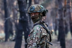 Российский боец подорвался на двух минах, прополз более 30 км к сослуживцам и выжил