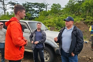 Поиски пропавшей на Курилах группы туристов остановлены до утра