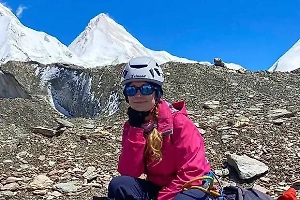 Последняя надежда на спасение альпинистки Наговициной угасла из-за погоды