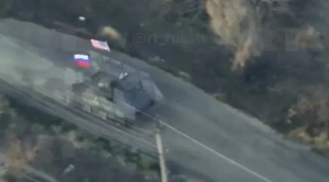 «По приколу»: Боец СВО объяснил, зачем солдаты ВС РФ повесили флаг США на трофейный БТР