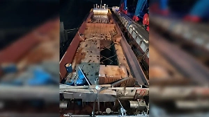 Дыра в палубе: Танкер «Онемен» сняли на камеру после мощного взрыва по пути в порт