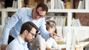 Следите за руками! Эти 6 жестов кричат, что человек вас терпеть не может, — проверьте коллег