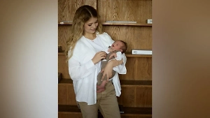 Фигуристка Александра Трусова впервые показала лицо новорождённого сына