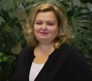 Остаточные опиаты в пищевом маке при его бесконтрольном употреблении могут вызывать сонливость или спутанность сознания. Суточная норма мака — 1-2 столовые ложки. Стоит учесть, что после плотного употребления мака или изделий с ним возможны положительные тесты на опиаты (в моче), что важно для тех, кто проходит медицинское или служебное тестирование.