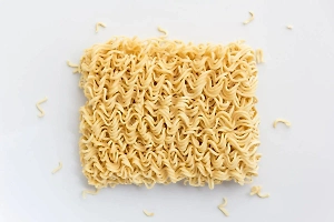 Гастроэнтеролог раскрыла, можно ли умереть от сухой лапши без кипятка