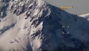 Появилось новое видео с Наговициной на пике Победы с подлетевшего ближе дрона