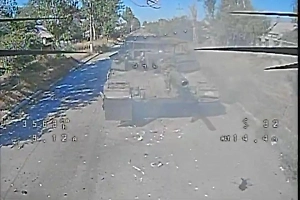 Российские дроноводы поджарили украинский Leopard, стрелявший по домам в Красноармейске — видео возмездия