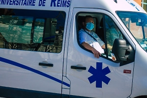 Франция готовится к войне – в больницах разворачивают койки для тысяч раненых