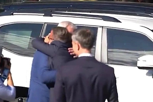 Министр Люксембурга радостно запрыгнул на Сибигу в Одессе